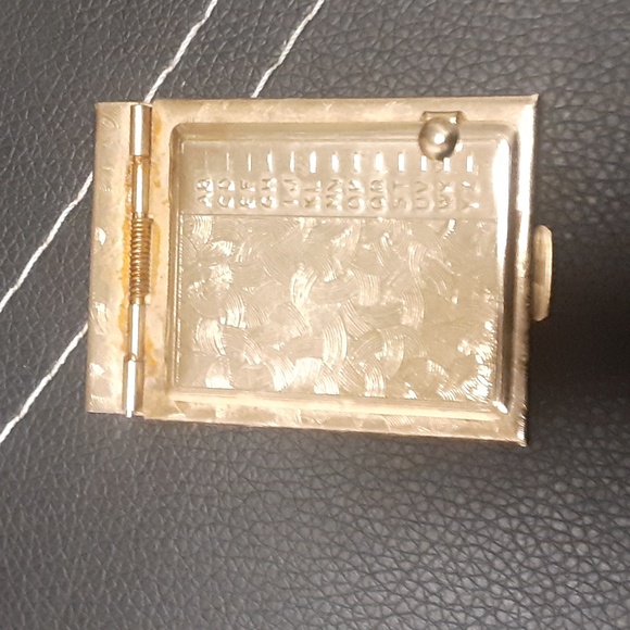 COPY - VINTAGE GOLD PLATED TELEPHONE BOOK NRMINT CONDITION - Picture 6 of 6
